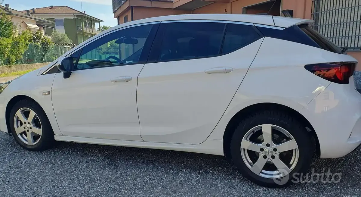 Usata Opel Astra 110 CV (80 kW) 2017 Bianco Berlina