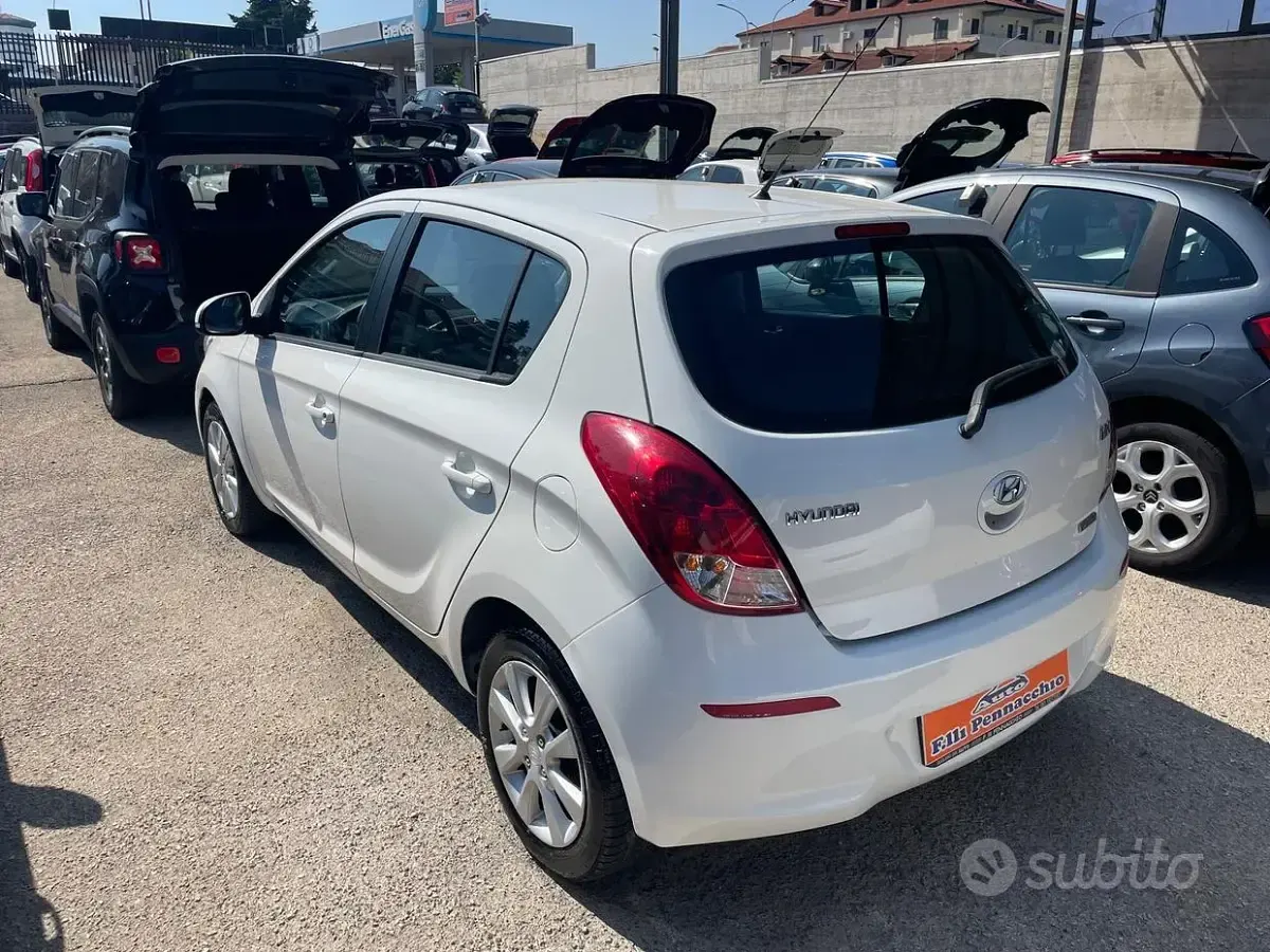 Usata Hyundai i20 75 CV (55 kW) 2012 Bianco Utilitaria