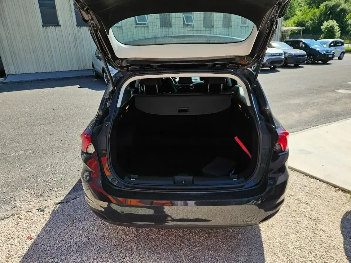 Usata Fiat Tipo 100 CV (73 kW) 2023 Nero Station wagon