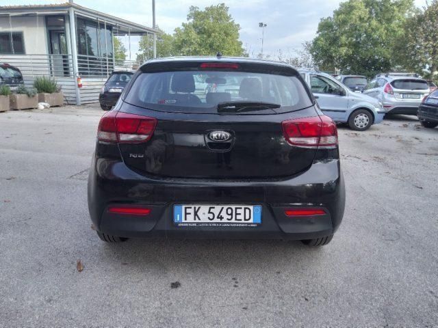 Usata Kia Rio 84 CV (61 kW) 2017 Nero Berlina