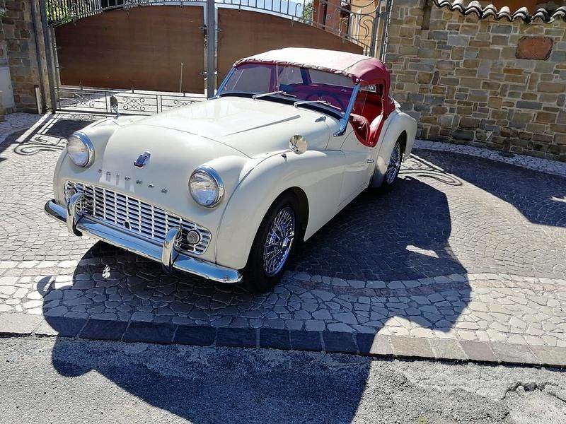 Usata Triumph TR3 1950 Bianco Cabrio