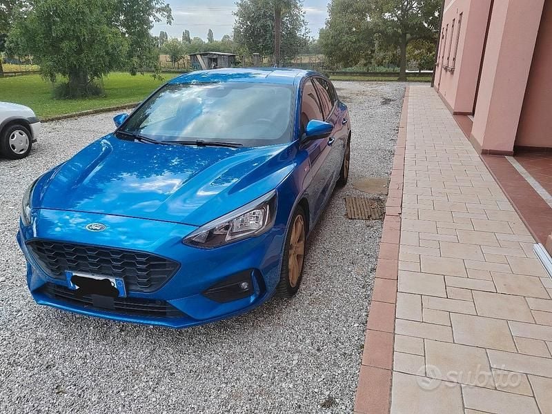 Blu Usata 2021 Ford Focus ST-Line Berlina | 15.000 € (Buon prezzo) - Immagine 1/4