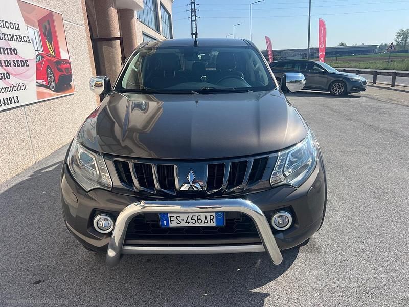 Usata Mitsubishi L200 181 CV (133 kW) 2018 Grigio Pick-up