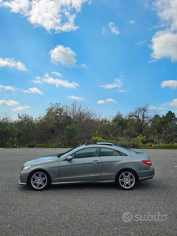 Usata Mercedes E250 Avantgarde 204 CV (150 kW) 2010 Grigio Coupé