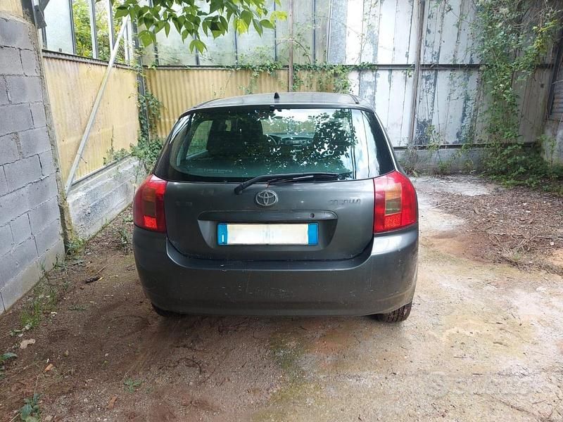Usata Toyota Corolla 97 CV (71 kW) 2006 Grigio Berlina