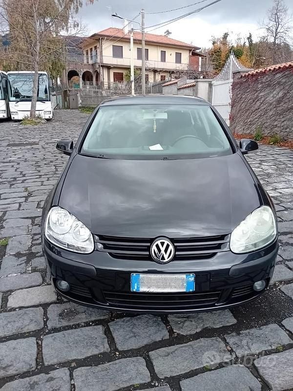 Nero Usata 2004 VW Golf V Due volumi | 3999 € (Buon prezzo) - Immagine 1/4