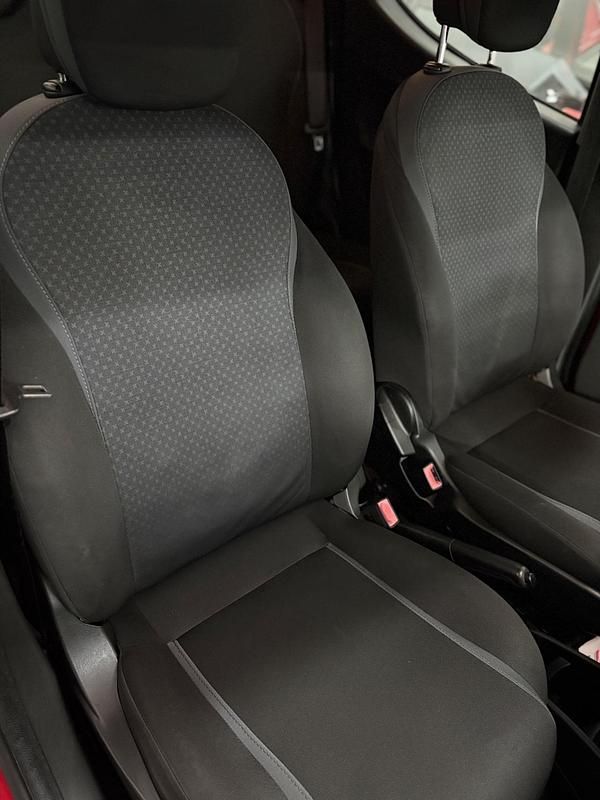 Begagnad Lancia Ypsilon S 95 HK (69 kW) 2016 Röd Halvkombi