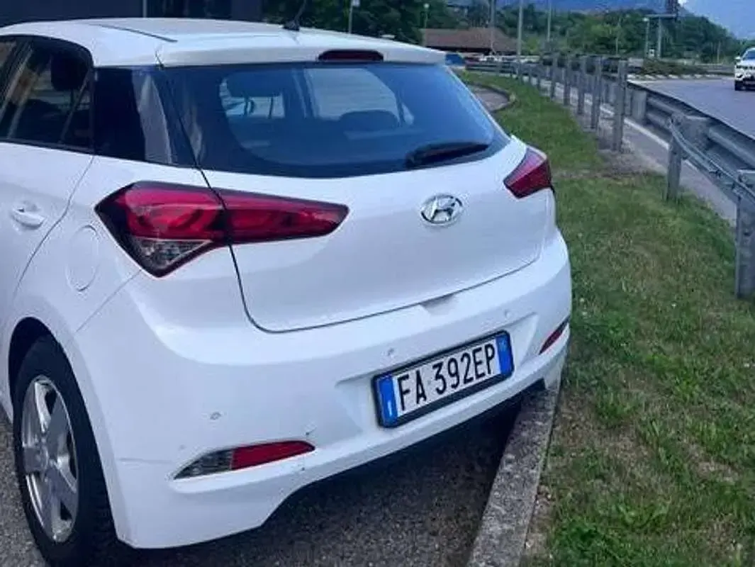 Usata Hyundai i20 Classic 75 CV (55 kW) 2015 Bianco Utilitaria