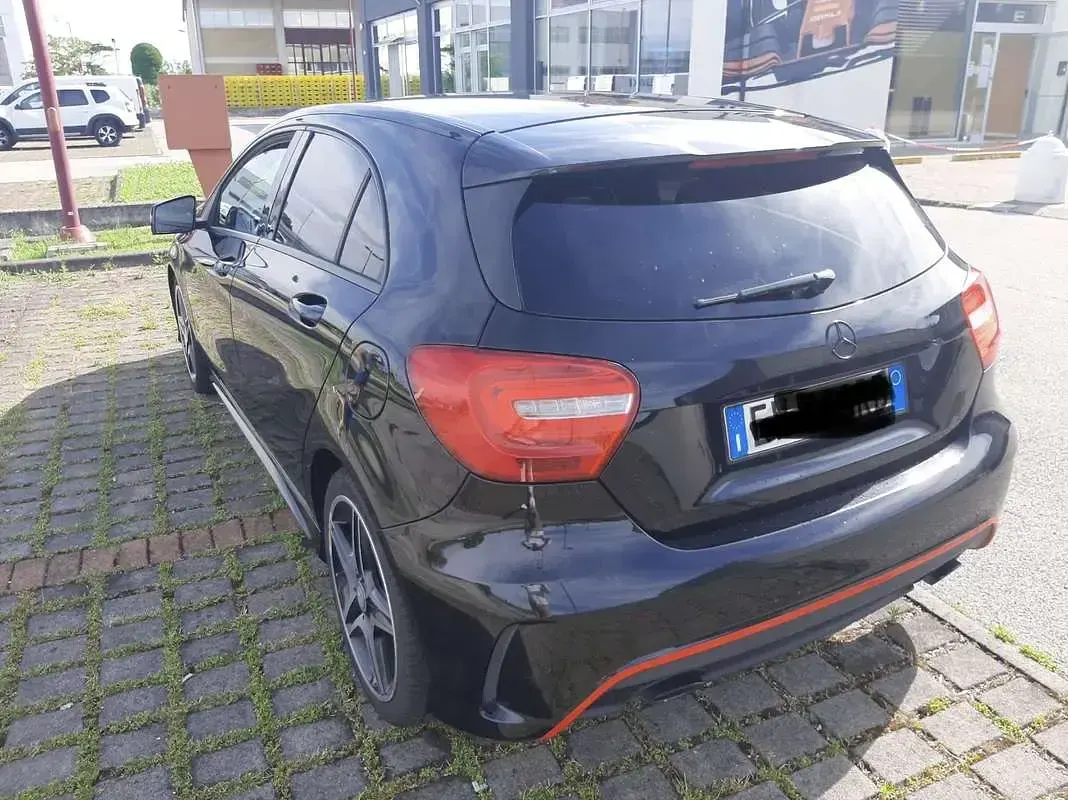 Usata Mercedes A180 Premium 109 CV (80 kW) 2014 Nero Utilitaria