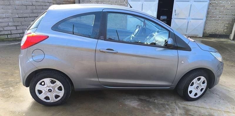 Usata Ford Ka 67 CV (49 kW) 2016 Grigio Berlina