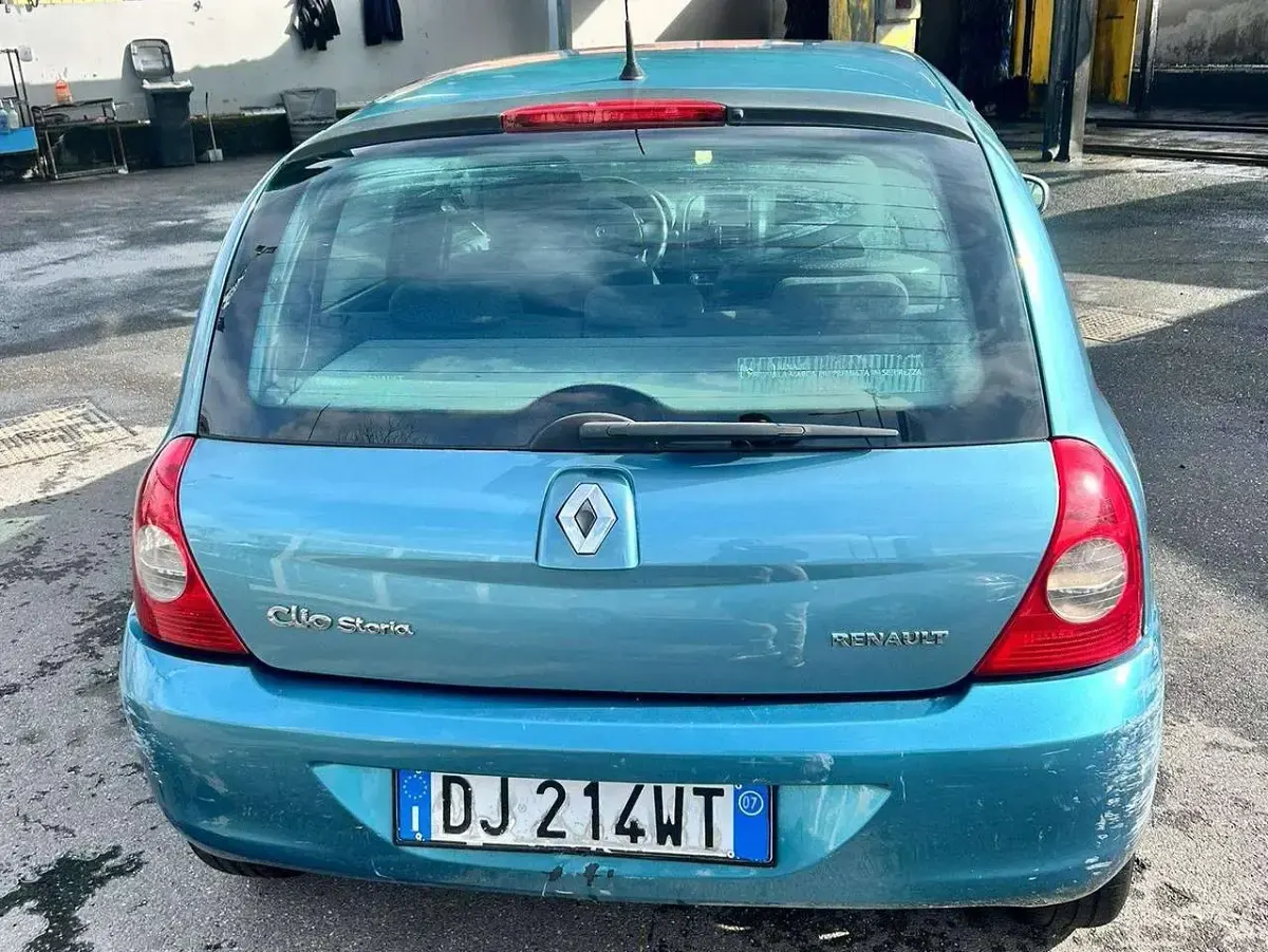 Usata Renault Clio II 58 CV (42 kW) 2007 Verde Berlina
