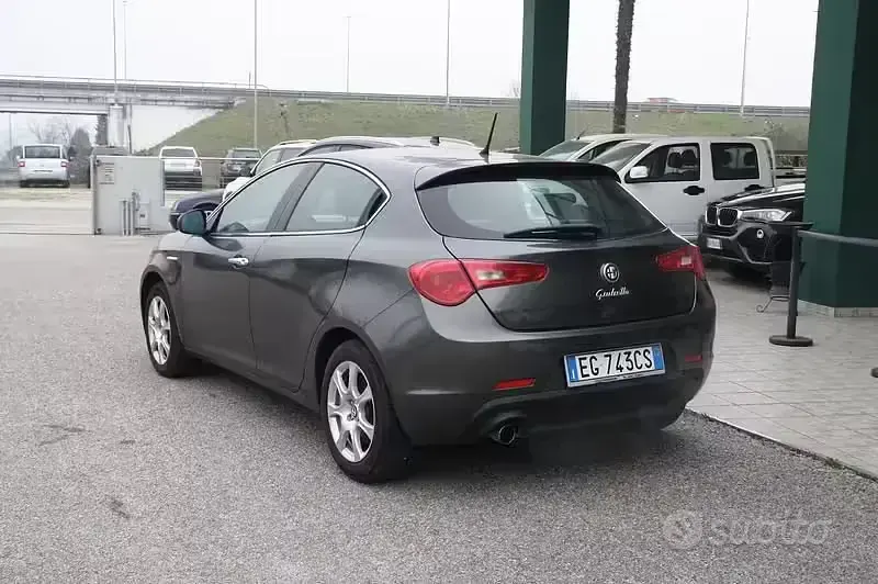 Usata Alfa Romeo Giulietta 120 CV (88 kW) 2011 Grigio Utilitaria
