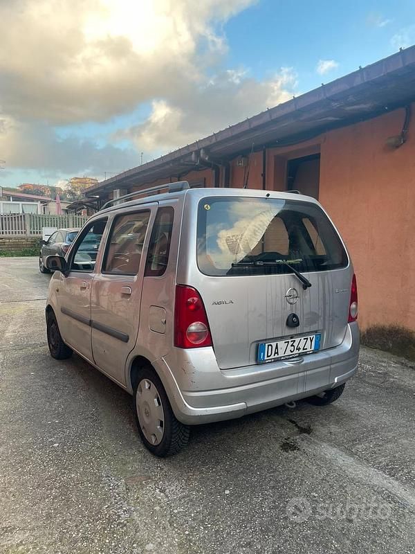 Usata Opel Agila Club 80 CV (58 kW) 2006 Grigio Monovolume