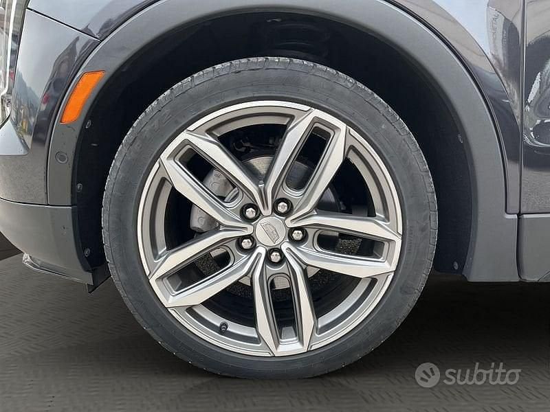 Usata Cadillac XT4 174 CV (127 kW) 2022 Grigio scuro SUV