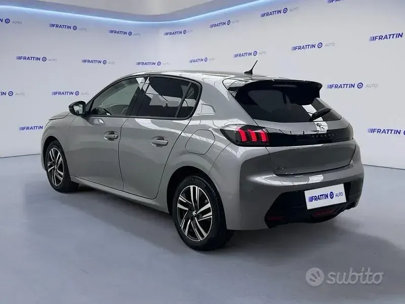 Usata Peugeot 208 Allure 101 CV (74 kW) 2023 Gray Utilitaria
