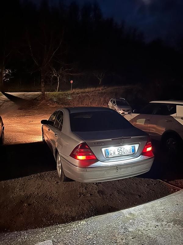 Usata Mercedes C220 Elegance 143 CV (105 kW) 2003 Grigio Berlina