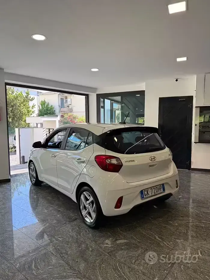 Usata Hyundai i10 67 CV (49 kW) 2023 Bianco Utilitaria