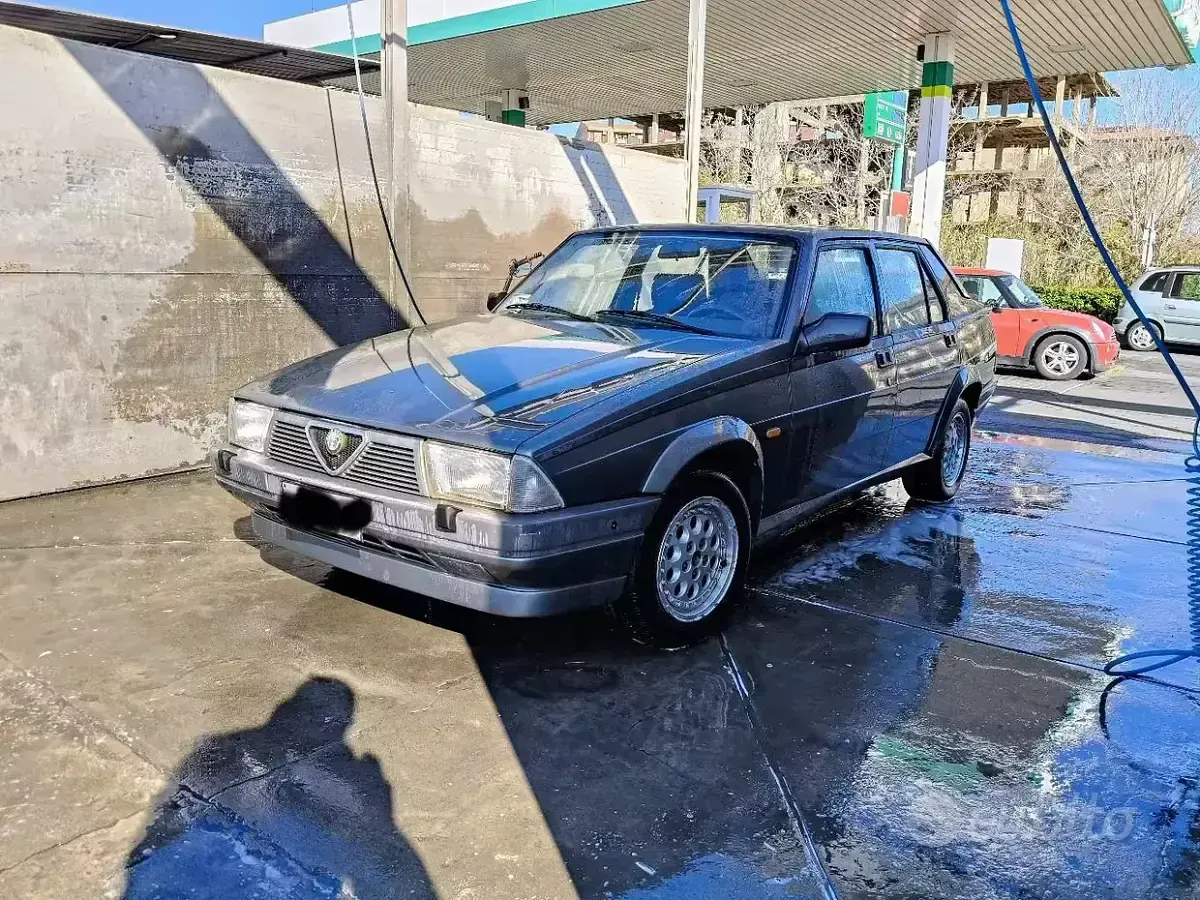 Usata Alfa Romeo 75 148 CV (108 kW) 1987 Berlina