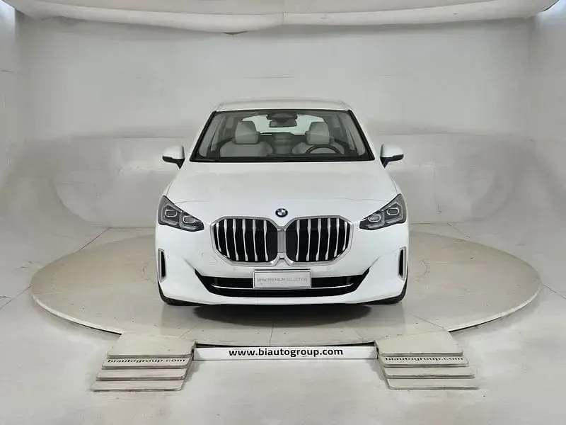 Usata BMW 218 Active Tourer Luxury Line 150 CV (110 kW) 2023 Bianco Monovolume