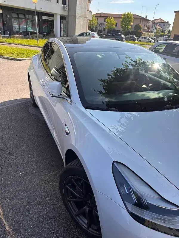 Usata Tesla Model 3 Long Range AWD 152 kW (208 CV) 2019 Bianco Berlina