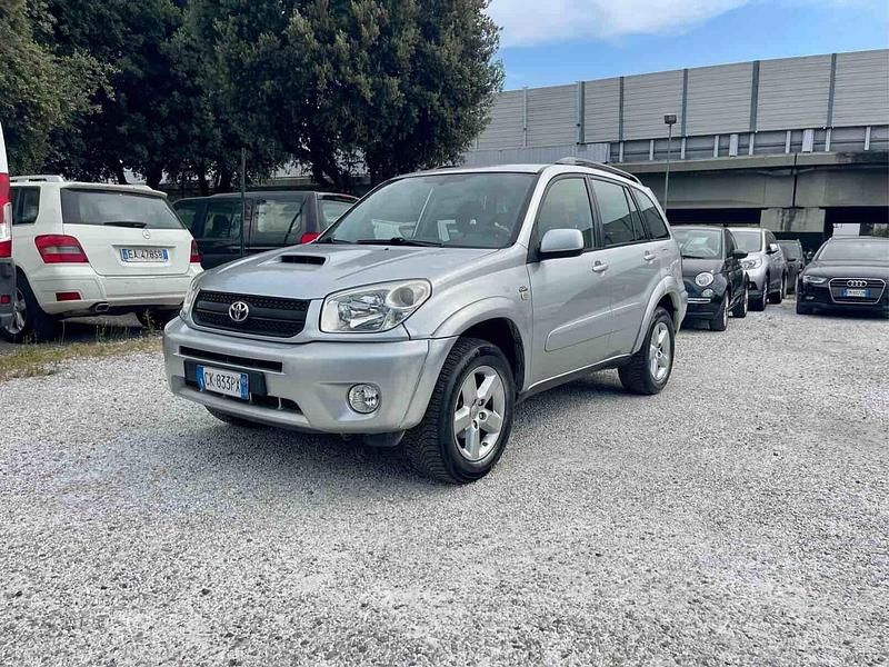 Usata Toyota RAV4 116 CV (85 kW) 2004 Argento SUV