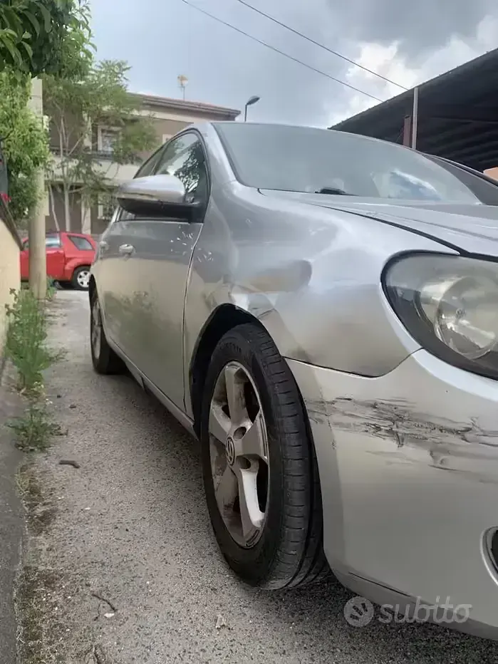 Usata VW Golf VI 105 CV (77 kW) 2010 Grigio Utilitaria