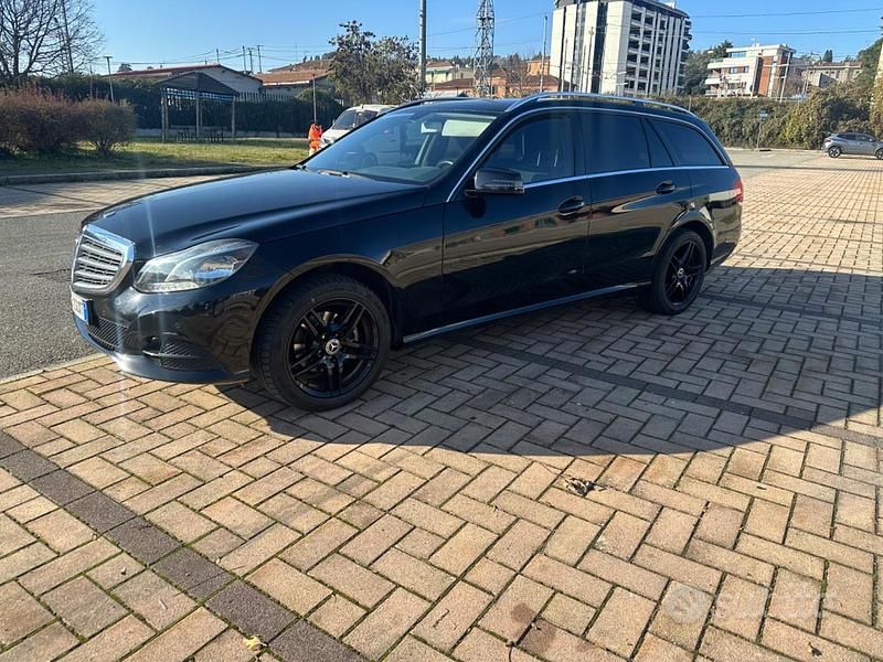 Nero Usata 2013 Mercedes E200 Station wagon | 6750 € (Cara) - Immagine 1/4