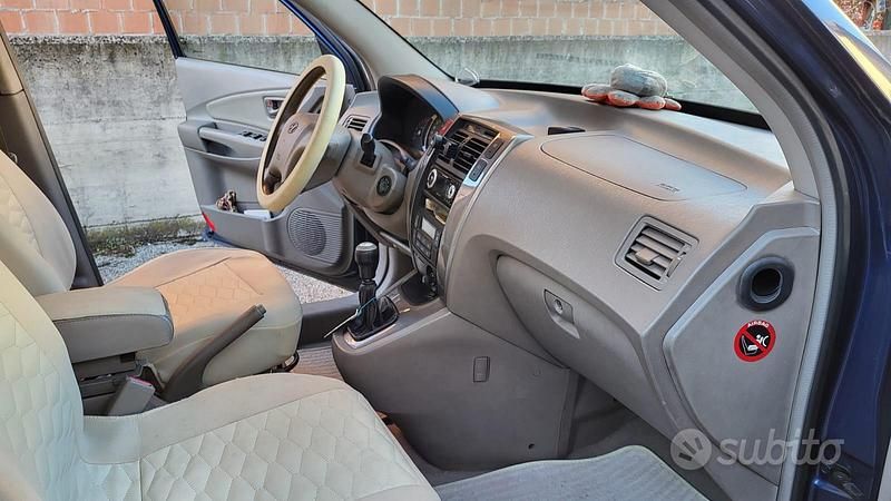 Usata Hyundai Tucson 112 CV (82 kW) 2005 Blu SUV