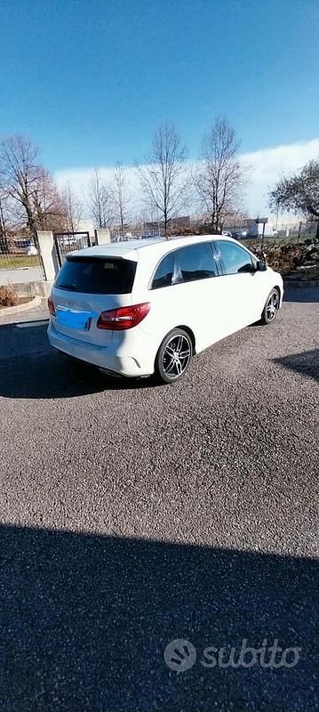 Usata Mercedes B200 2016 Bianco Monovolume