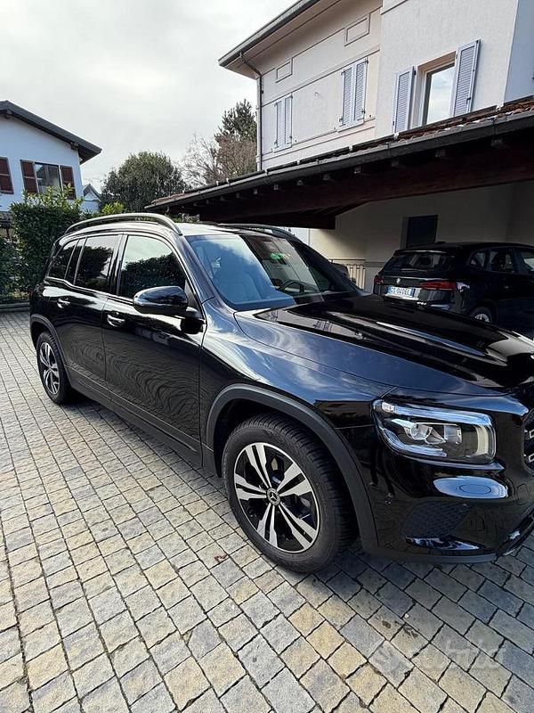 Usata Mercedes GLB180 136 CV (100 kW) 2023 Nero SUV