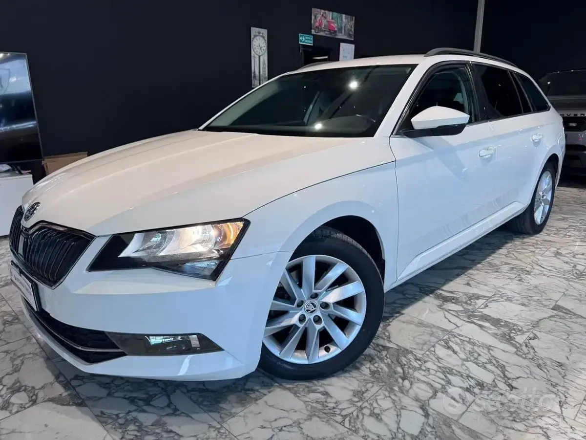 Usata Skoda Superb SportLine 150 CV (110 kW) 2018 Bianco Station wagon