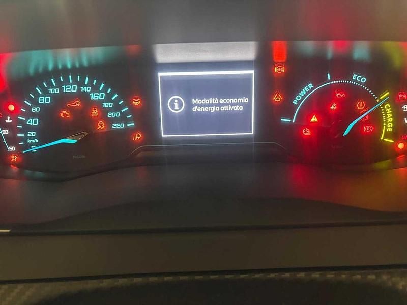 Ny Peugeot e-208 Style 2025 Vit Halvkombi