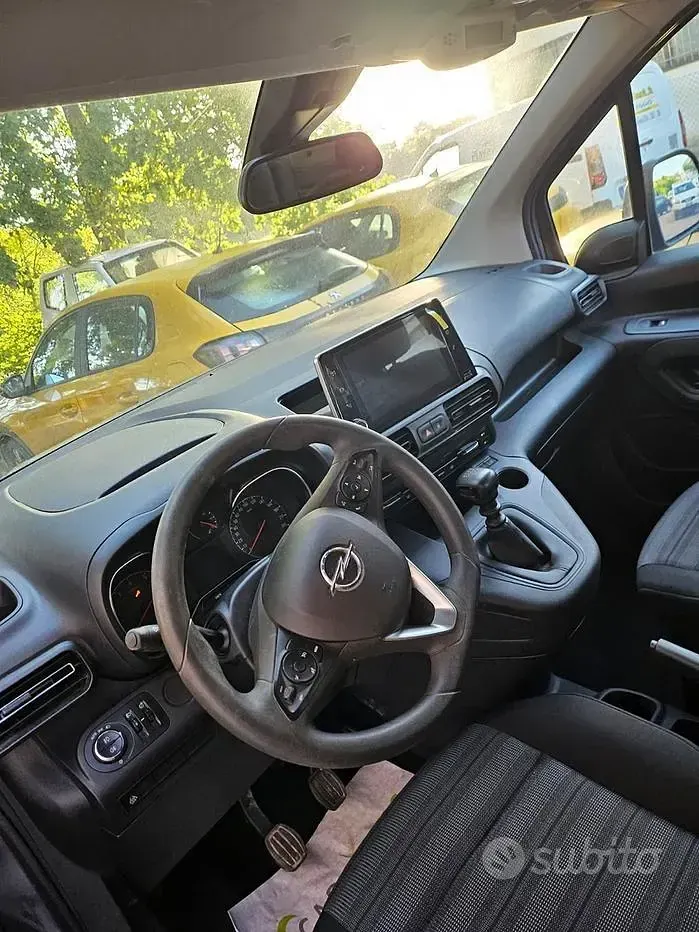 Usata Opel Combo 100 CV (73 kW) 2021 Grigio Monovolume
