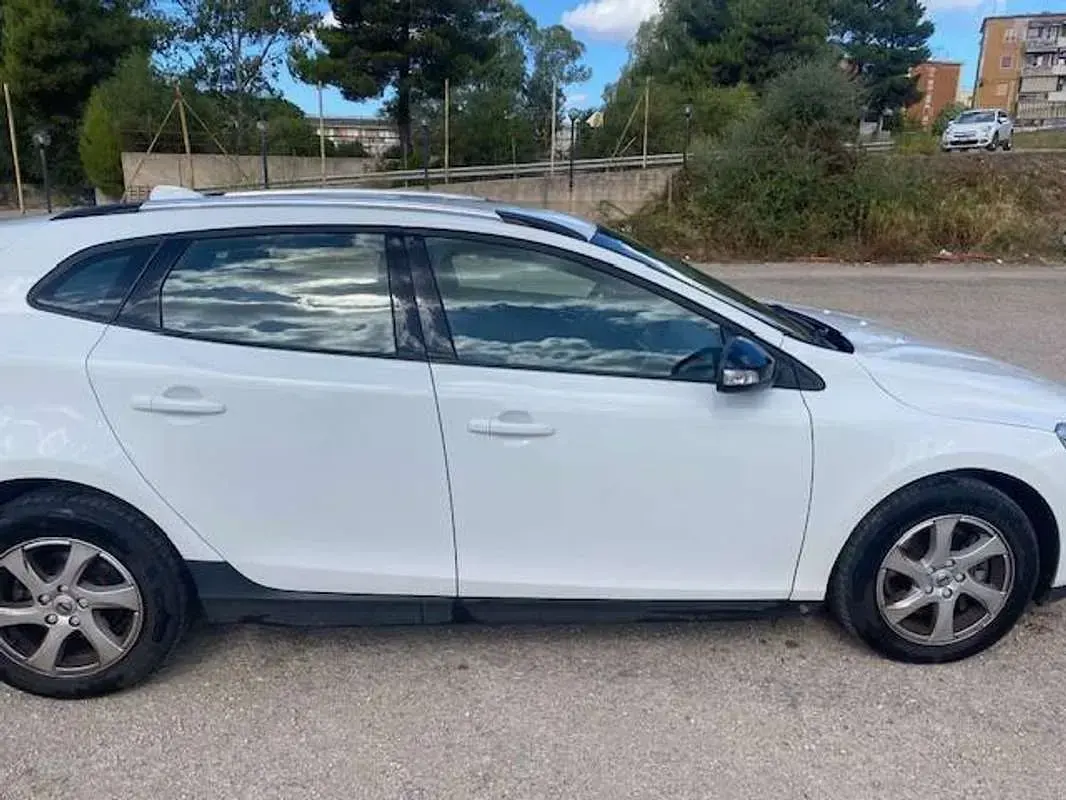 Usata Volvo V40 CC Business Edition 120 CV (88 kW) 2018 Bianco Station wagon