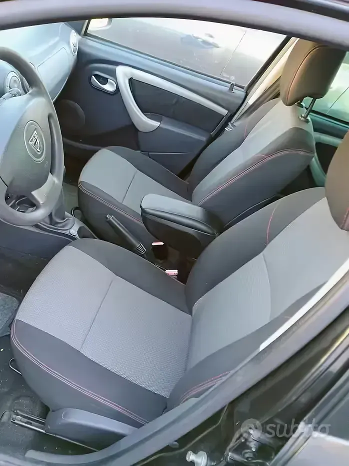 Usata Dacia Duster Lauréate 105 CV (77 kW) 2013 Nero SUV