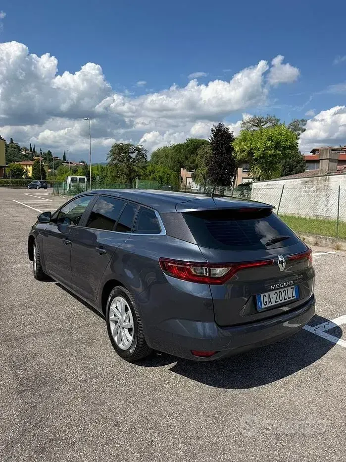 Usata Renault Mégane GrandTour 116 CV (85 kW) 2020 Grigio Station wagon