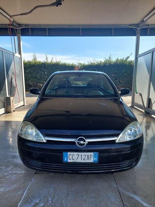 Usata 2002 Opel Corsa Comfort Tre volumi | 990 € (Buon prezzo) - Immagine 1/4