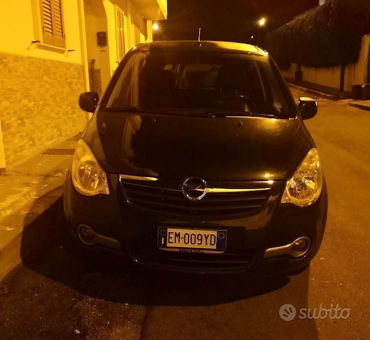 Usata Opel Agila 94 CV (69 kW) 2012 Nero Utilitaria
