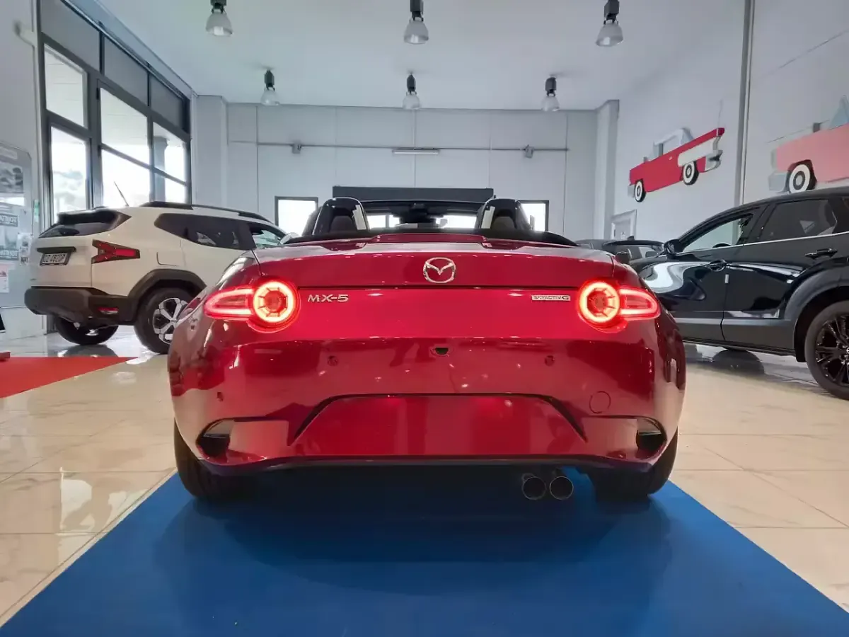 Nuova Mazda MX5 Homura-Line 131 CV (96 kW) 2026 Rosso Cabrio