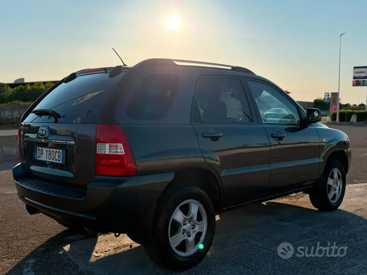 Usata Kia Sportage Active 140 CV (102 kW) 2008 Grigio SUV