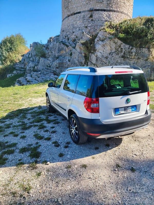 Usata Skoda Yeti 105 CV (77 kW) 2012 Bianco SUV
