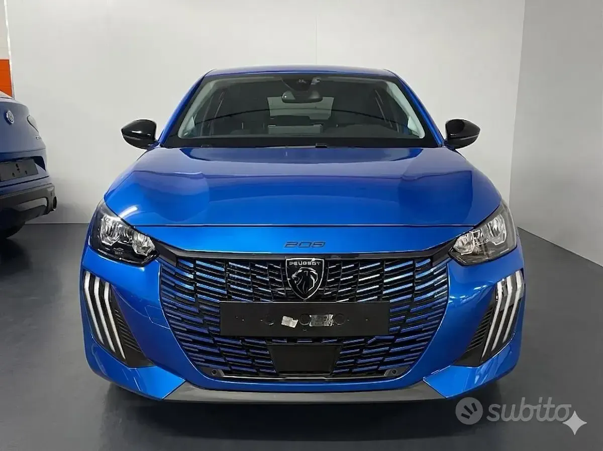 Usata Peugeot 208 Allure+ 101 CV (74 kW) 2024 Blu Utilitaria