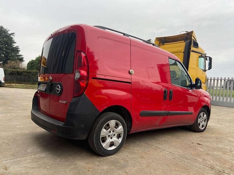 Usata Opel Combo 105 CV (77 kW) 2014 Rosso Furgone