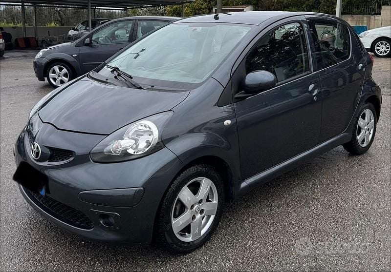 Usata Toyota Aygo 67 CV (49 kW) 2008 Grigio Utilitaria