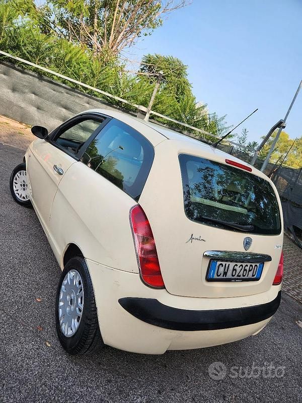 Usata Lancia Ypsilon 60 CV (44 kW) 2006 Giallo Utilitaria
