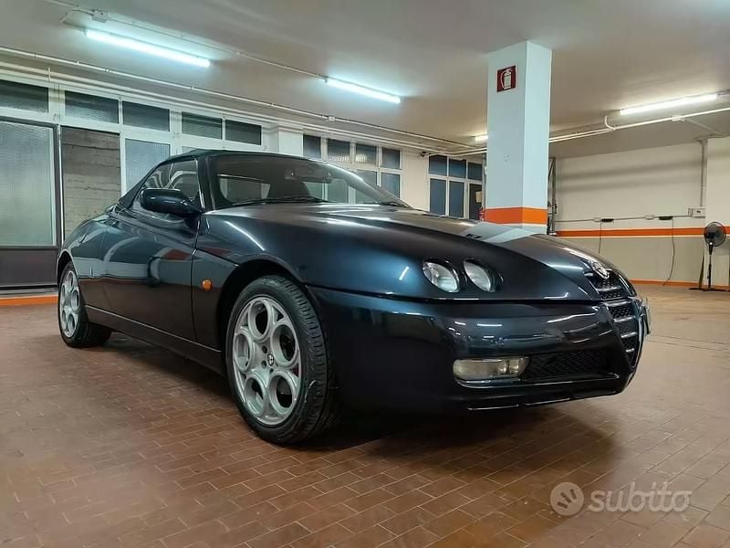 Usata Alfa Romeo Spider 166 CV (122 kW) 2004 Blu Cabrio