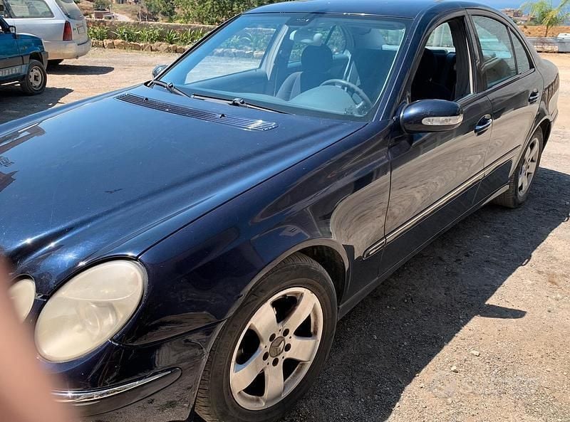 Usata Mercedes E270 177 CV (130 kW) 2005 Berlina