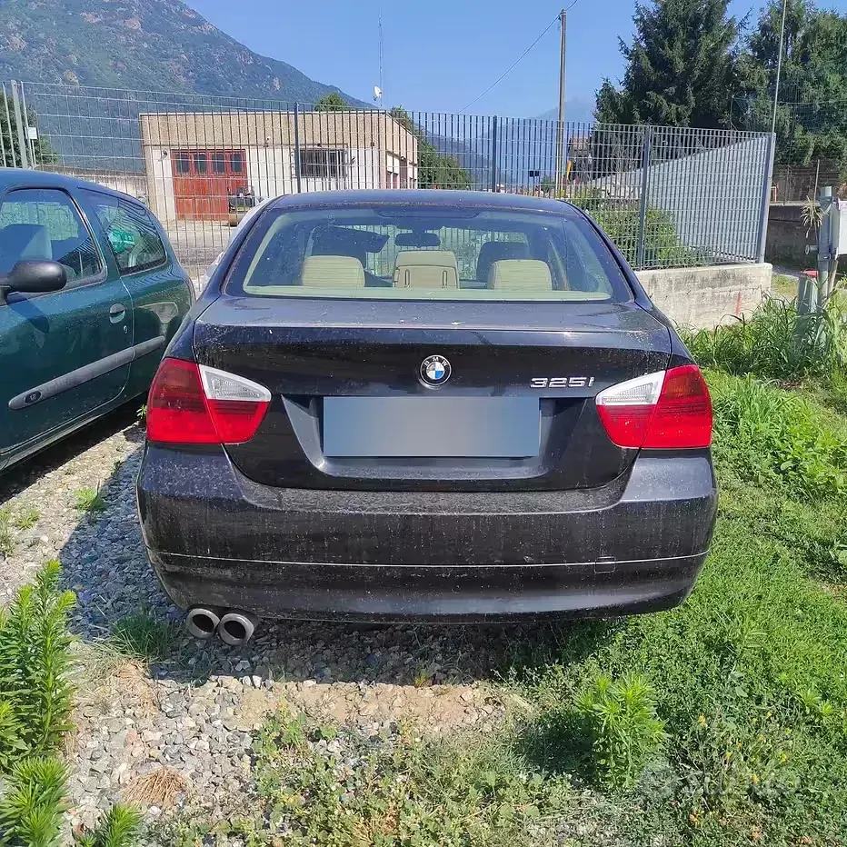 Usata BMW 325 218 CV (160 kW) 2005 Nero Berlina