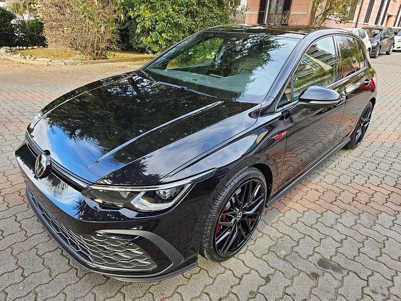 Nero Usata 2024 VW Golf GTI Tre volumi | 35.800 € (Buon prezzo) - Immagine 1/4