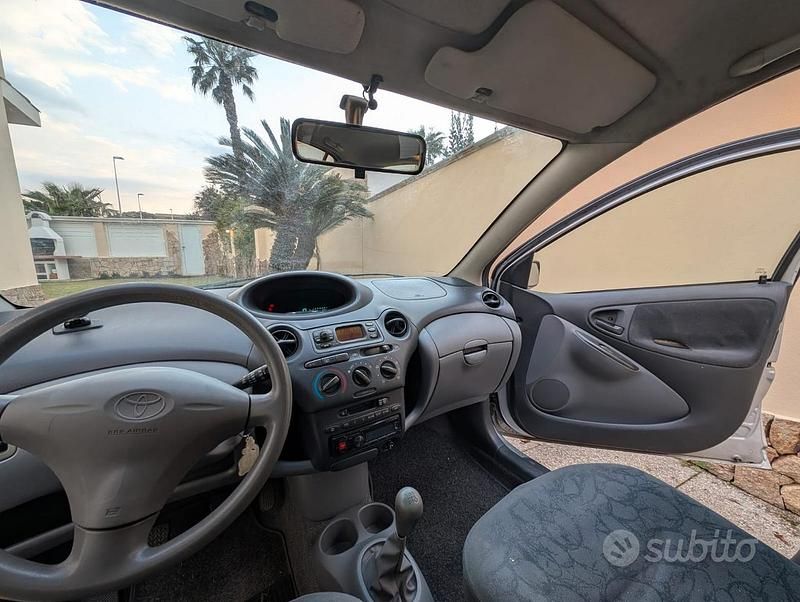 Usata Toyota Yaris 2002 Grigio Berlina